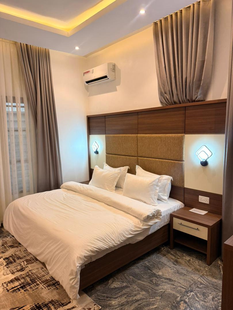 Room 001 · Super Luxury