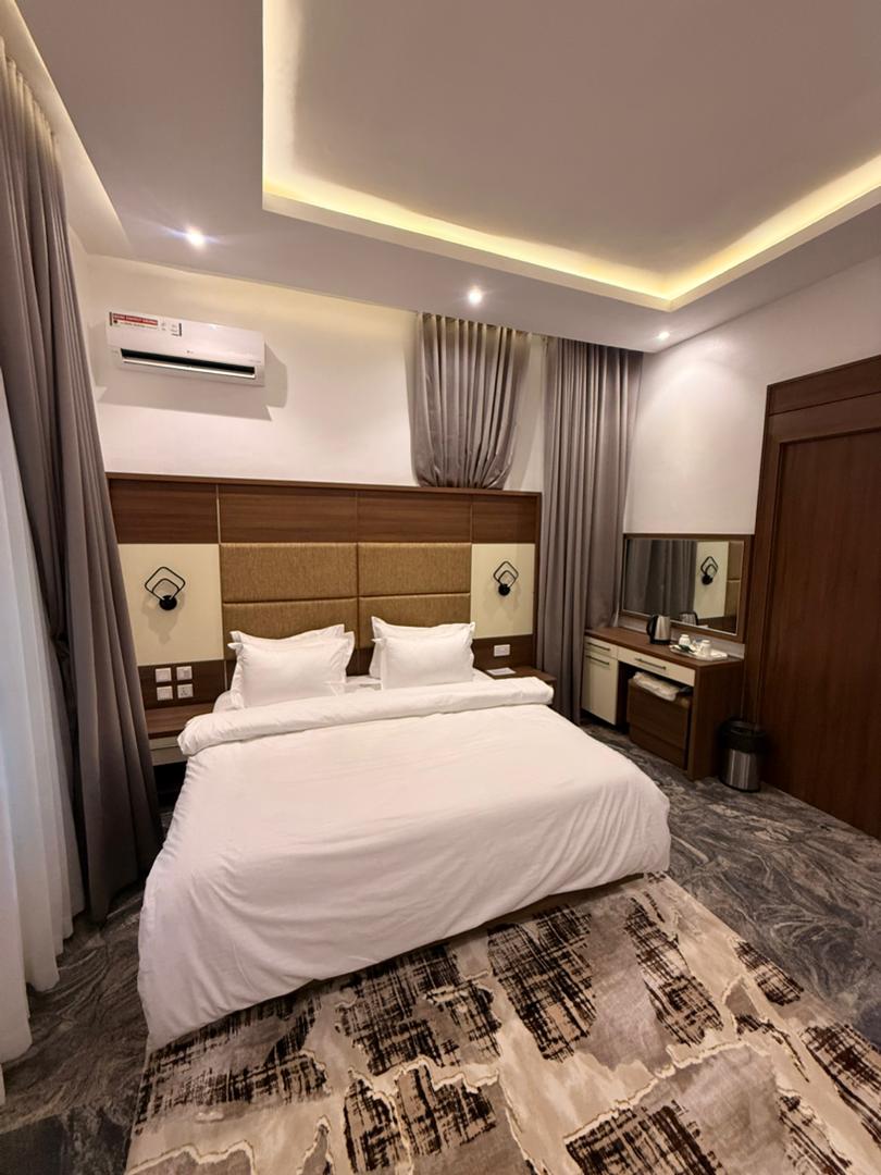 Room 001
