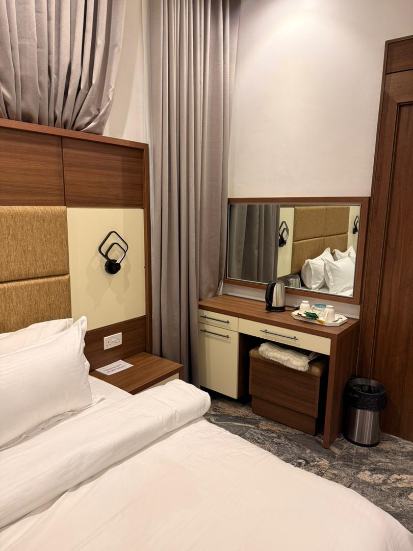 Room 002 · Super Luxury