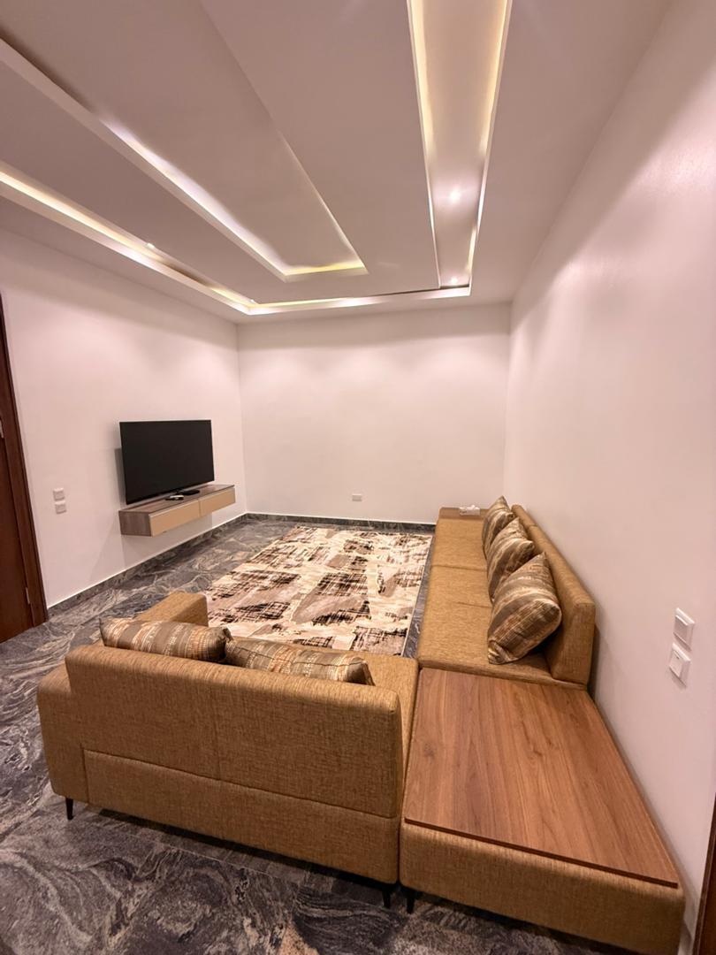 Room 003 · Executive Luxury